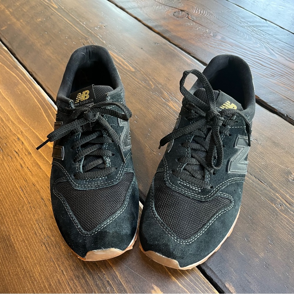 New Balance 996. Black and gold. Women’s 8